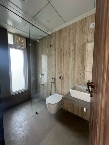 Room in 4 BHK Apartment at Triveni Apartments Model Colony, Model Colony – for Rent