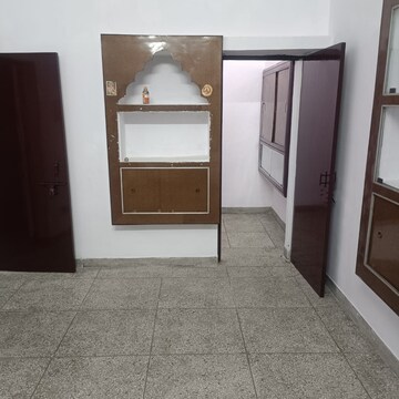 Room in 4 BHK Apartment at DLF Oakwood Estate, Dlf Phase ii – for Sale