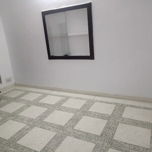 Room in 4 BHK Apartment at DLF Oakwood Estate, Dlf Phase ii – for Sale