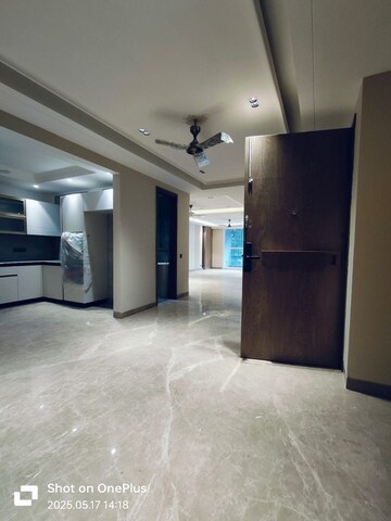 Room in 4 BHK Builder Floor at Saket – for Rent