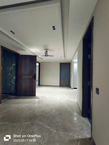 Room in 4 BHK Builder Floor at Saket – for Rent