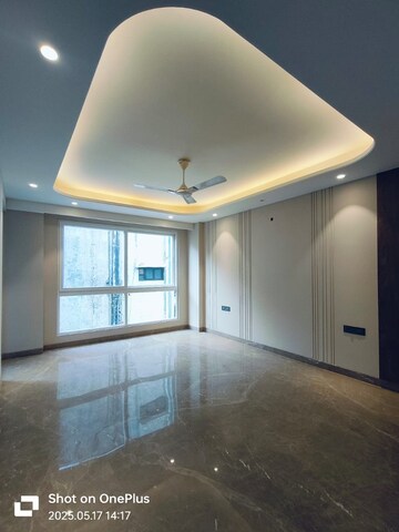 Room in 4 BHK Builder Floor at Saket – for Rent