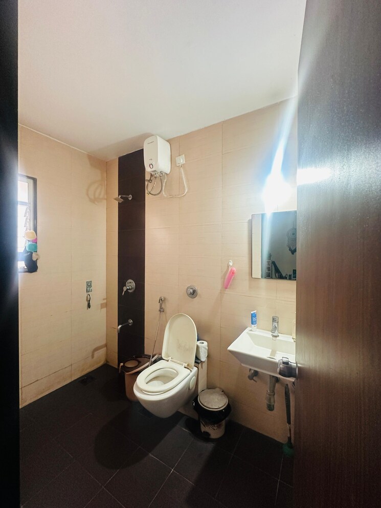 Bathroom, shree-bal-kapil-akhila 3 Bedroom 1820 Sq.Ft. Apartment In Baner Pune 8694716