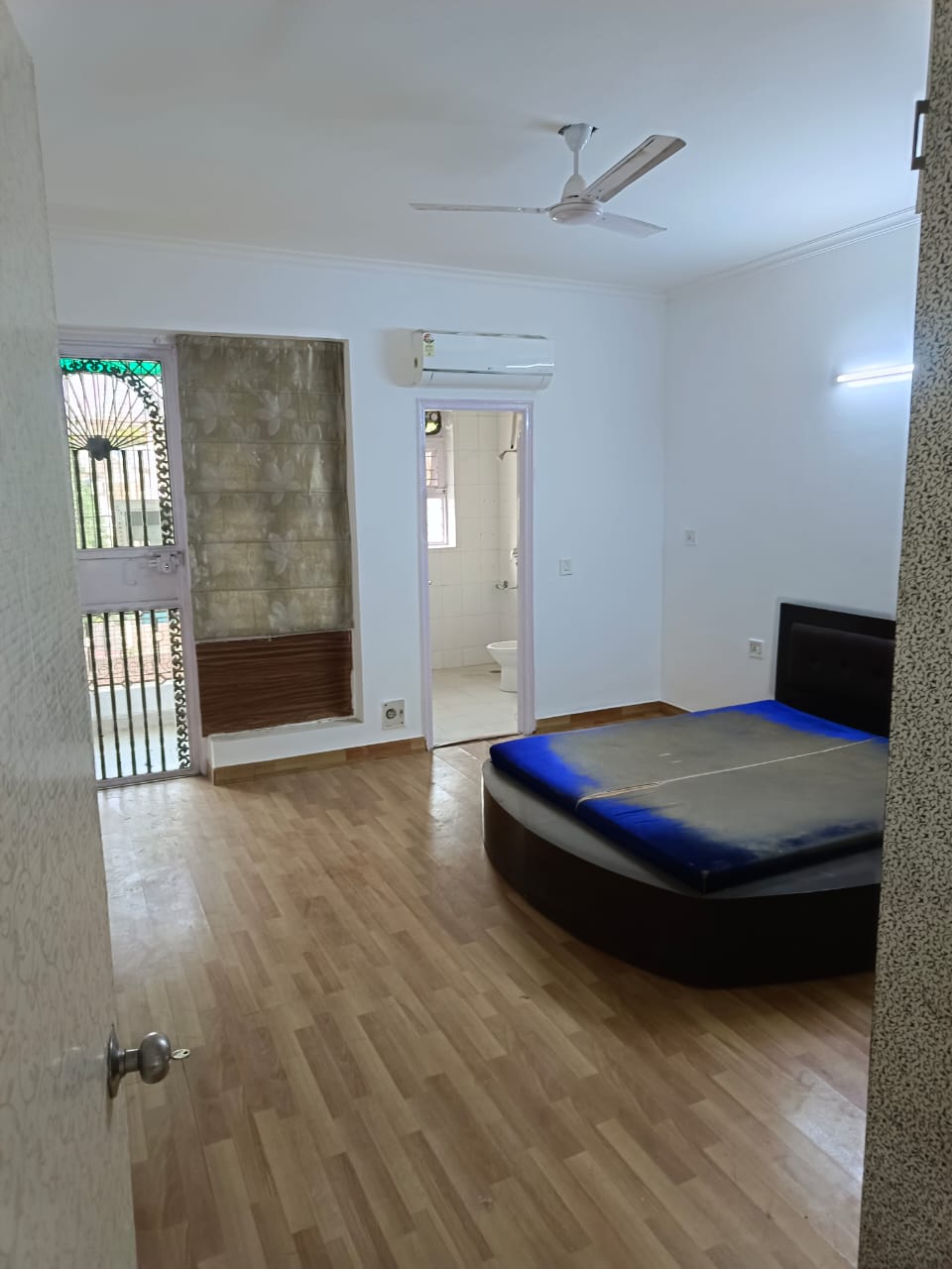 3 BHK + Servant Room Apartment For Sale in Unitech Uniworld Gardens