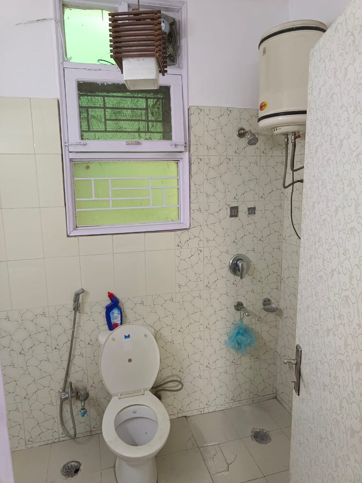 Bathroom, unitech-uniworld-gardens 3 Bedroom 2035 Sq.Ft. Apartment In Sector 47 Gurgaon 8694727