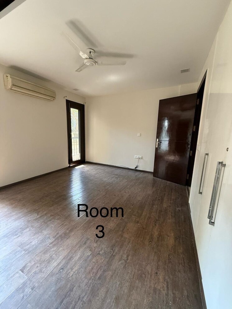 Room, saket 4 Bedroom 300 Sq.Yd. Builder Floor In Saket Delhi 8694732