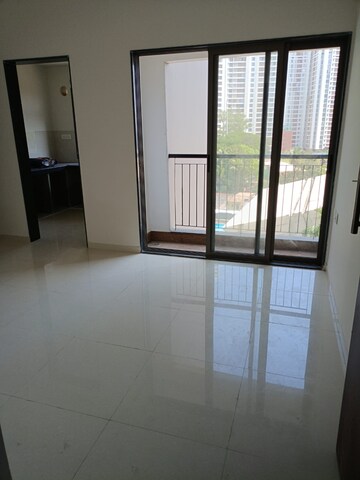 Room in 2 BHK Apartment at Runwal Eirene, Balkum Pada – for Rent
