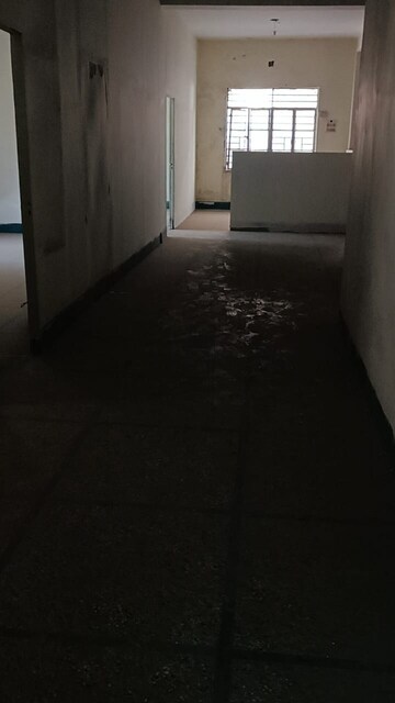 Room in  Shop at Doranda – for Rent