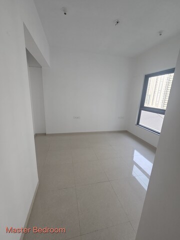 Room in 1.5 BHK Apartment at Kalpataru Parkcity, Kolshet Road – for Rent