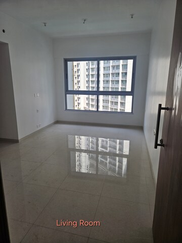 Room in 1.5 BHK Apartment at Kalpataru Parkcity, Kolshet Road – for Rent