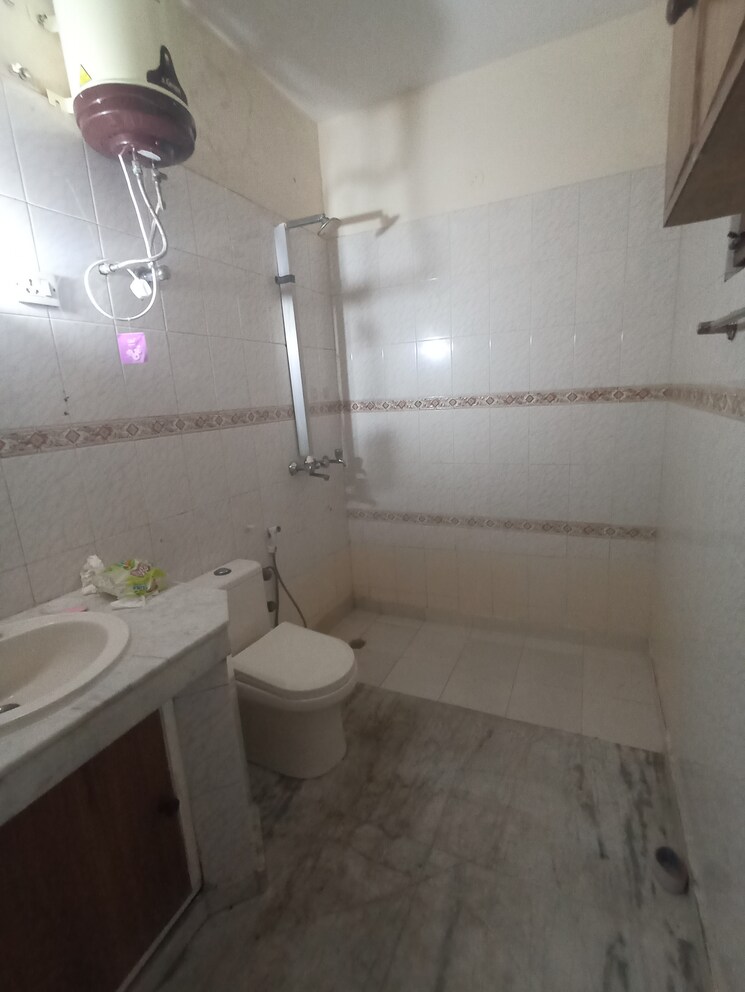Bathroom, rwa-apartments-sector-19 4 Bedroom 2500 Sq.Ft. Independent House In Sector 19 Noida 8694883