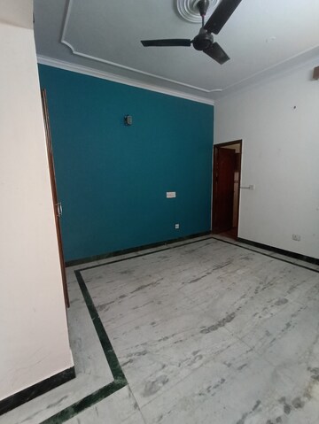 Room in 4 BHK Independent House at RWA Apartments Sector 19, Sector 19 – for Rent