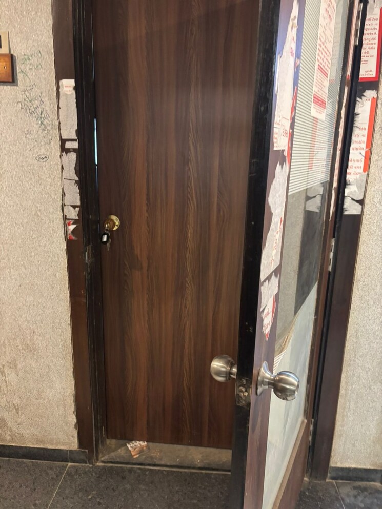 undefined, satellite Commercial Office Space 847 Sq.Ft. In Satellite Ahmedabad 8694857