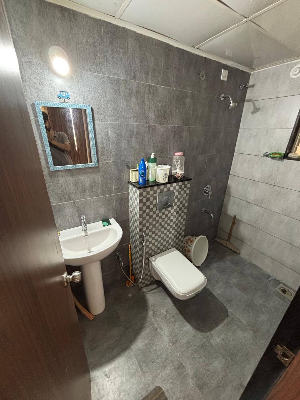 2 BHK + Extra Room Apartment For Rent in Five Star Royal Glory