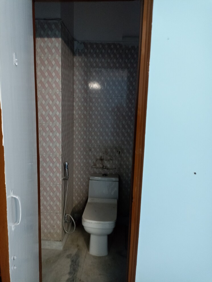 Bathroom, rwa-apartments-sector-19 1.5 Bedroom 700 Sq.Ft. Independent House In Sector 19 Noida 8694905