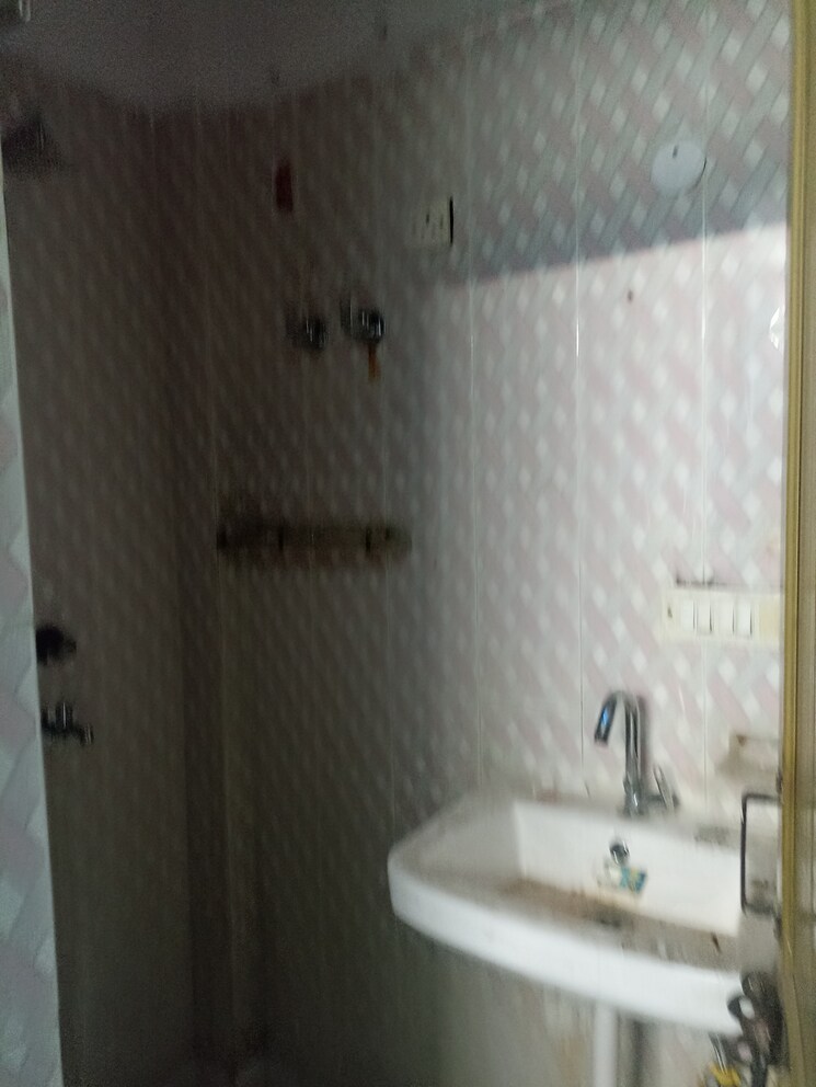Bathroom, rwa-apartments-sector-19 1.5 Bedroom 700 Sq.Ft. Independent House In Sector 19 Noida 8694905