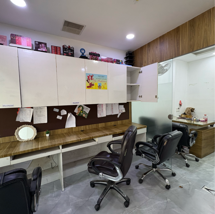 Team Area, netaji subhash place Commercial Office Space 600 Sq.Ft. In Netaji Subhash Place Delhi 8694953