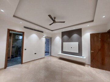 Master Bedroom in 5 BHK Builder Floor at Model Town – for Rent