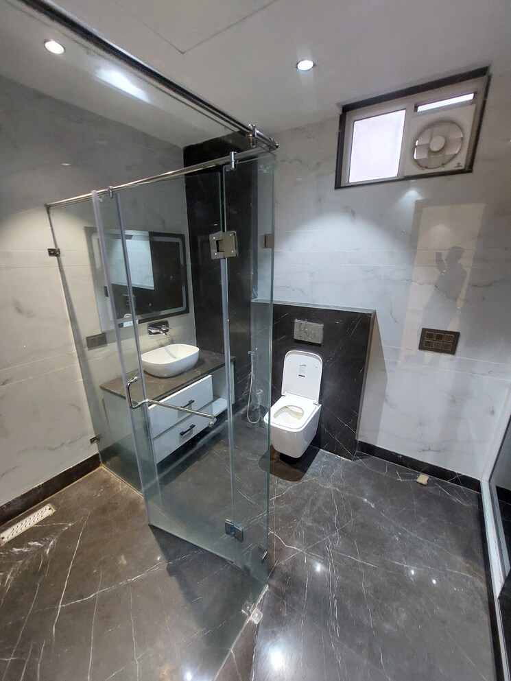 Attached Bathroom, model town 5 Bedroom 4050 Sq.Ft. Builder Floor In Model Town Delhi 8694987