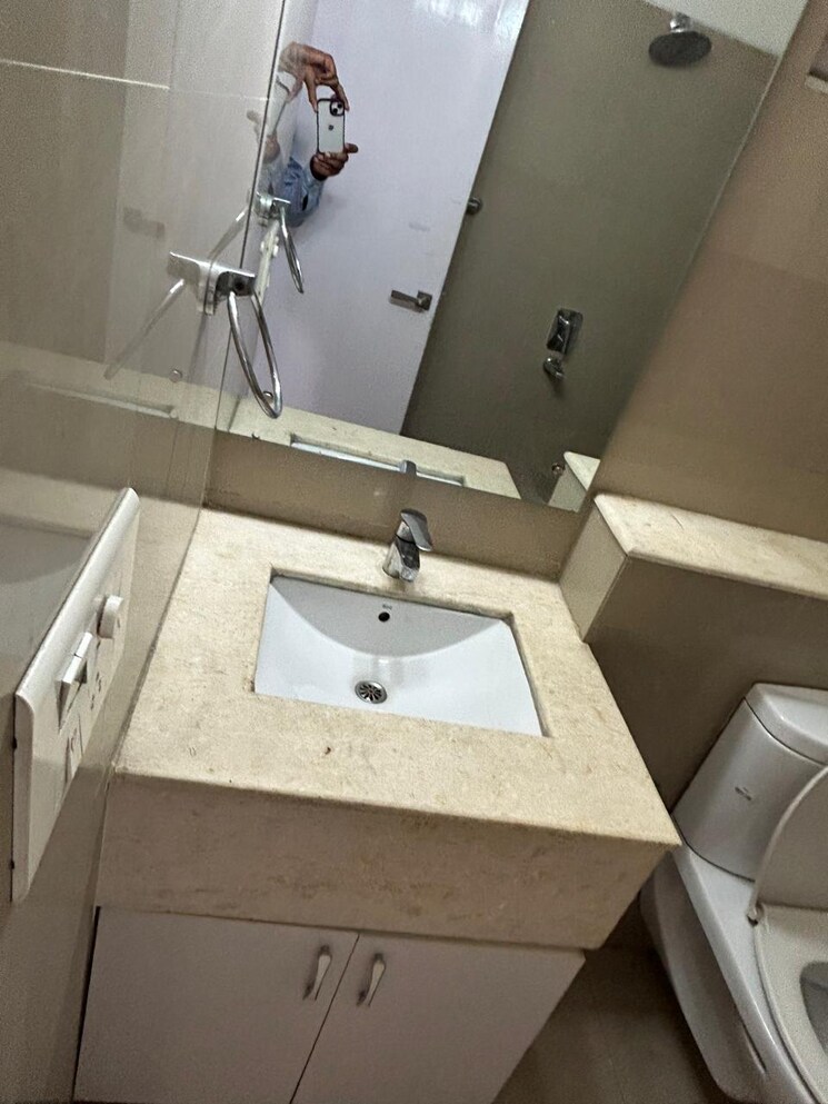 Bathroom, emaar-the-palm-drive-the-premier-terraces 4 Bedroom 2100 Sq.Ft. Apartment In Sector 66 Gurgaon 8694968