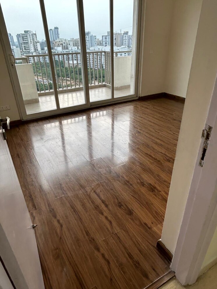 Room, emaar-the-palm-drive-the-premier-terraces 4 Bedroom 2100 Sq.Ft. Apartment In Sector 66 Gurgaon 8694968