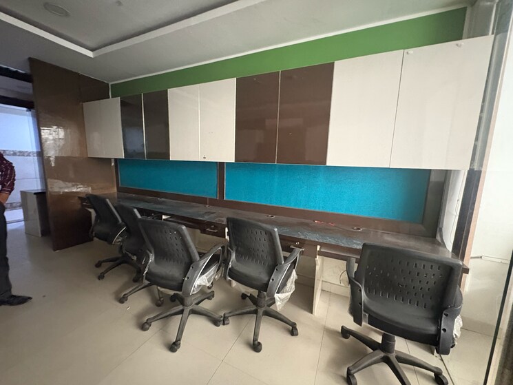 Team Area, netaji subhash place Commercial Office Space 750 Sq.Ft. In Netaji Subhash Place Delhi 8695025