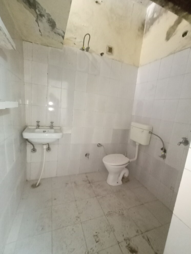 Bathroom, sector 12 panchkula 2 Bedroom 1560 Sq.Ft. Independent House In Sector 12 Panchkula Panchkula 8695088