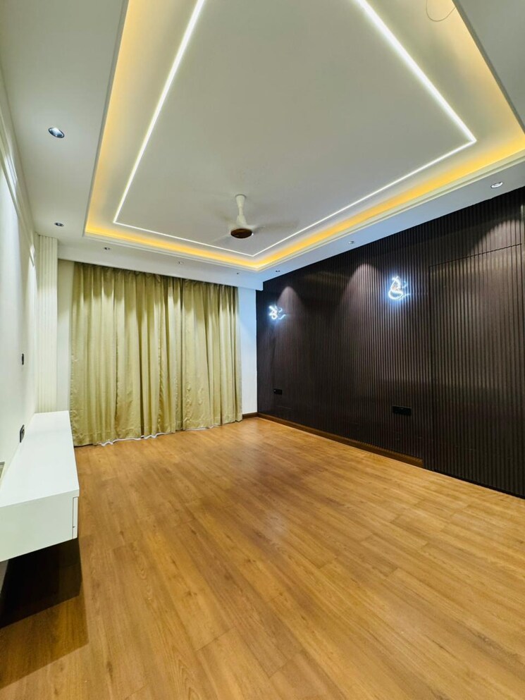 Room, ansal-versalia-phase-a2 4 Bedroom 300 Sq.Yd. Builder Floor In Sector 67a Gurgaon 8695266