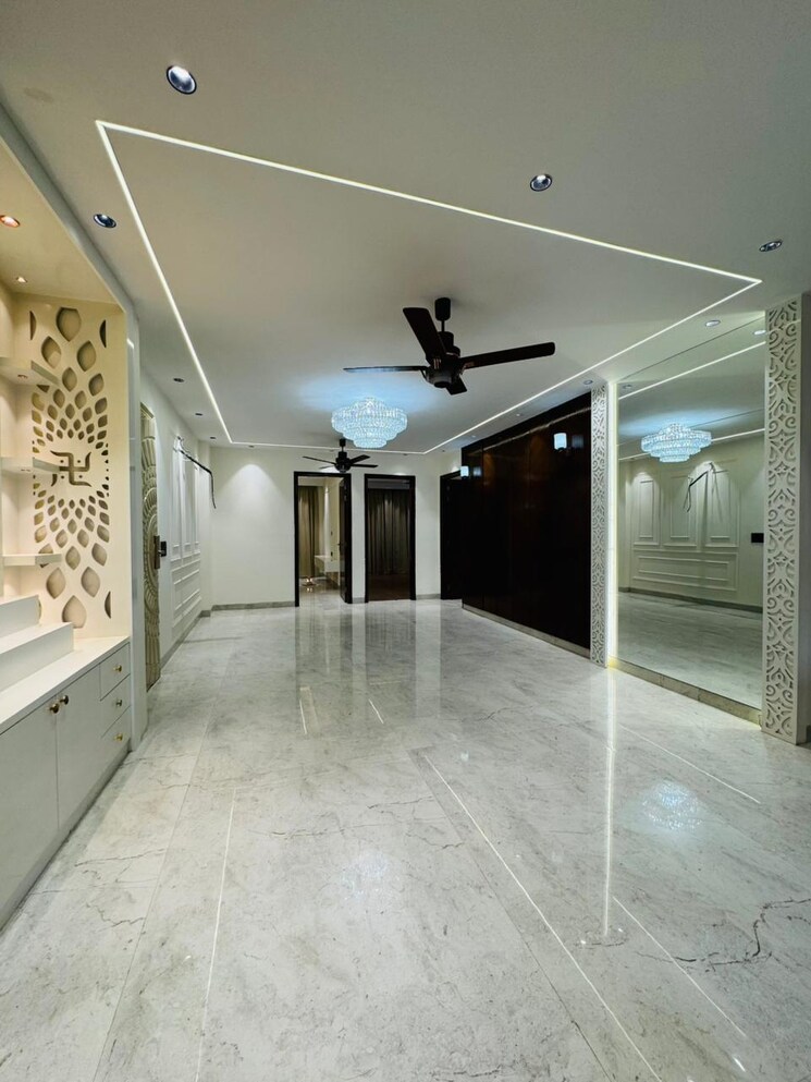 Room, ansal-versalia-phase-a2 4 Bedroom 300 Sq.Yd. Builder Floor In Sector 67a Gurgaon 8695266