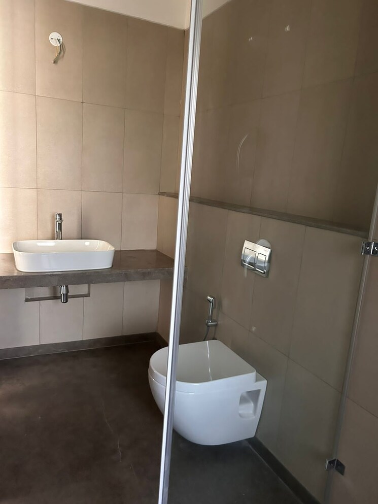 Bathroom, shapoorji-pallonji-vicinia 3 Bedroom 1068 Sq.Ft. Apartment In Powai Mumbai 8695203