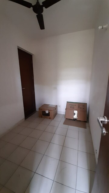 Bathroom in 4 BHK Apartment at Jaypee Greens The Castille, Jaypee Greens – for Rent
