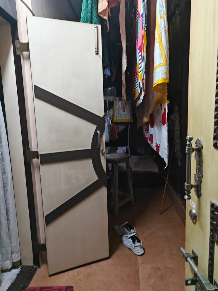 Living Room, grant road east 3 Bedroom 1200 Sq.Ft. Apartment In Grant Road East Mumbai 8695236