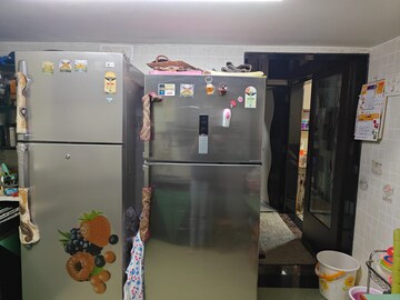 Furnished Amenities in 3 BHK Apartment at Grant Road East – for Rent