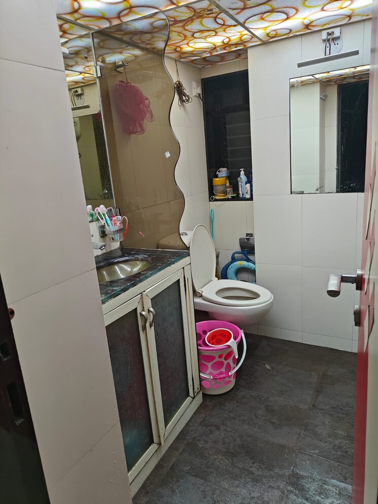 Attached Bathroom, grant road east 3 Bedroom 1200 Sq.Ft. Apartment In Grant Road East Mumbai 8695236