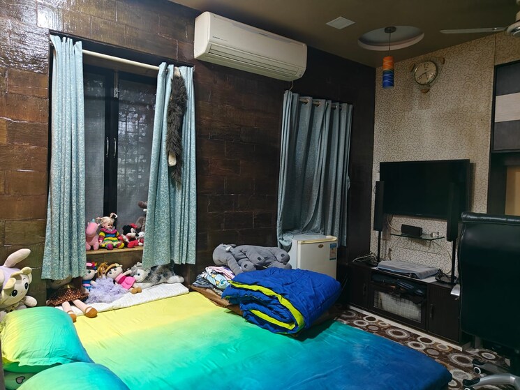 Room, grant road east 3 Bedroom 1200 Sq.Ft. Apartment In Grant Road East Mumbai 8695236