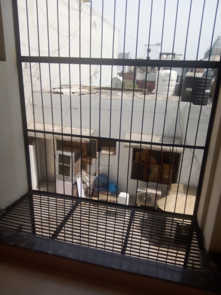 Balcony, amrapali-vaishali 4 Bedroom 156 Sq.Mt. Independent House In Vaishali Sector 3 Ghaziabad 8695270