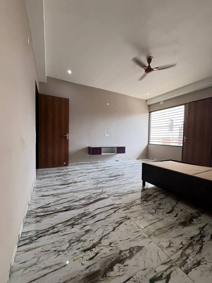 Room, the-images-floors 4 Bedroom 460 Sq.Yd. Builder Floor In Sector 51 Gurgaon 8695269