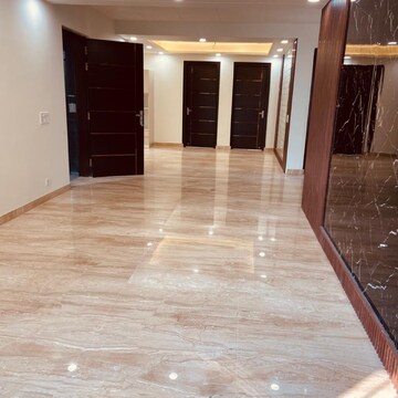 Room in 4 BHK Builder Floor at Sector 21a – for Rent