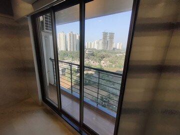Room in 2.5 BHK Apartment at Runwal Eirene, Balkum Pada – for Rent