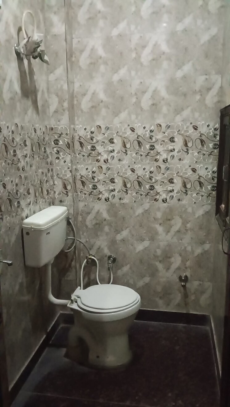 Bathroom, rwa-tomar-colony 2 Bedroom 450 Sq.Ft. Builder Floor In Mukundpur Delhi 8695323