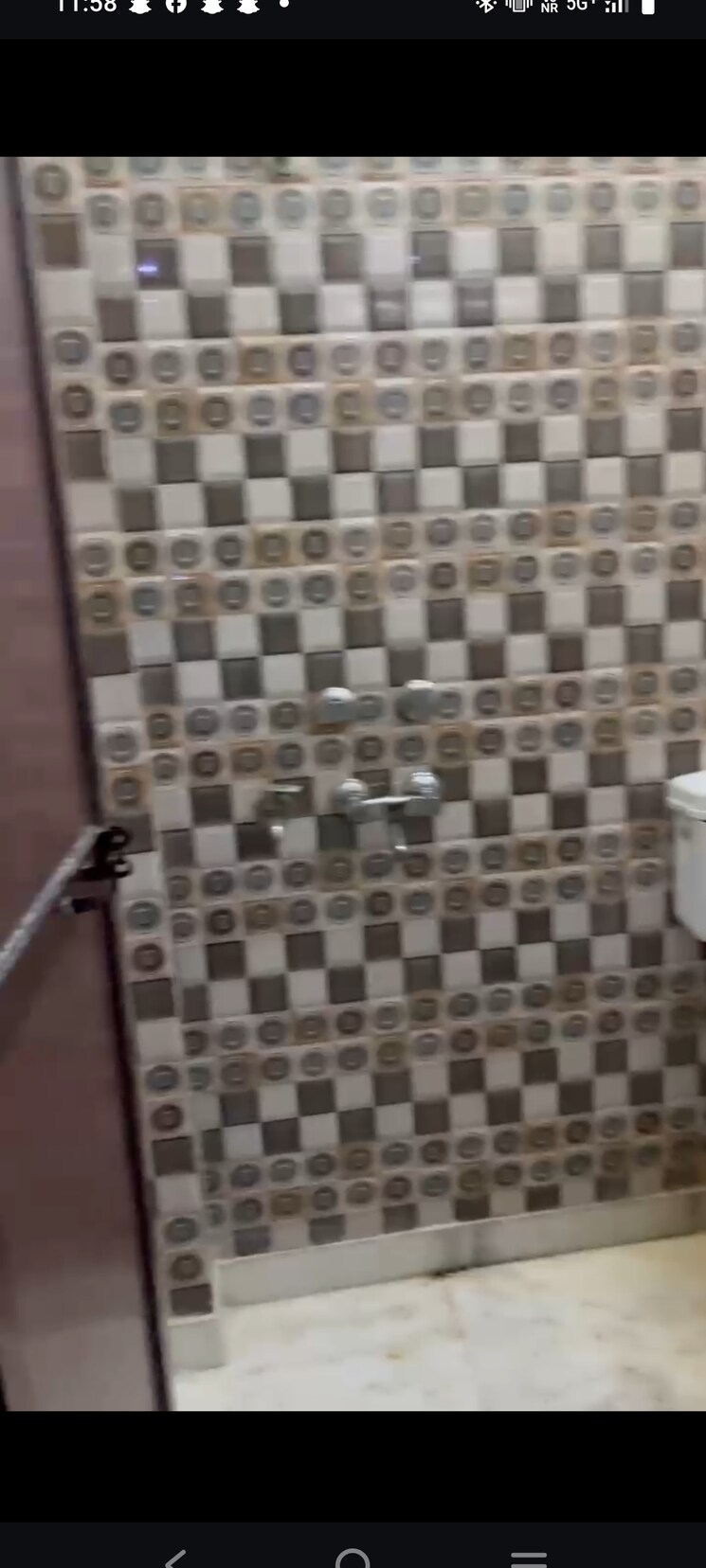 Bathroom, laxmi nagar 3 Bedroom 110 Sq.Yd. Builder Floor In Laxmi Nagar Delhi 8695835