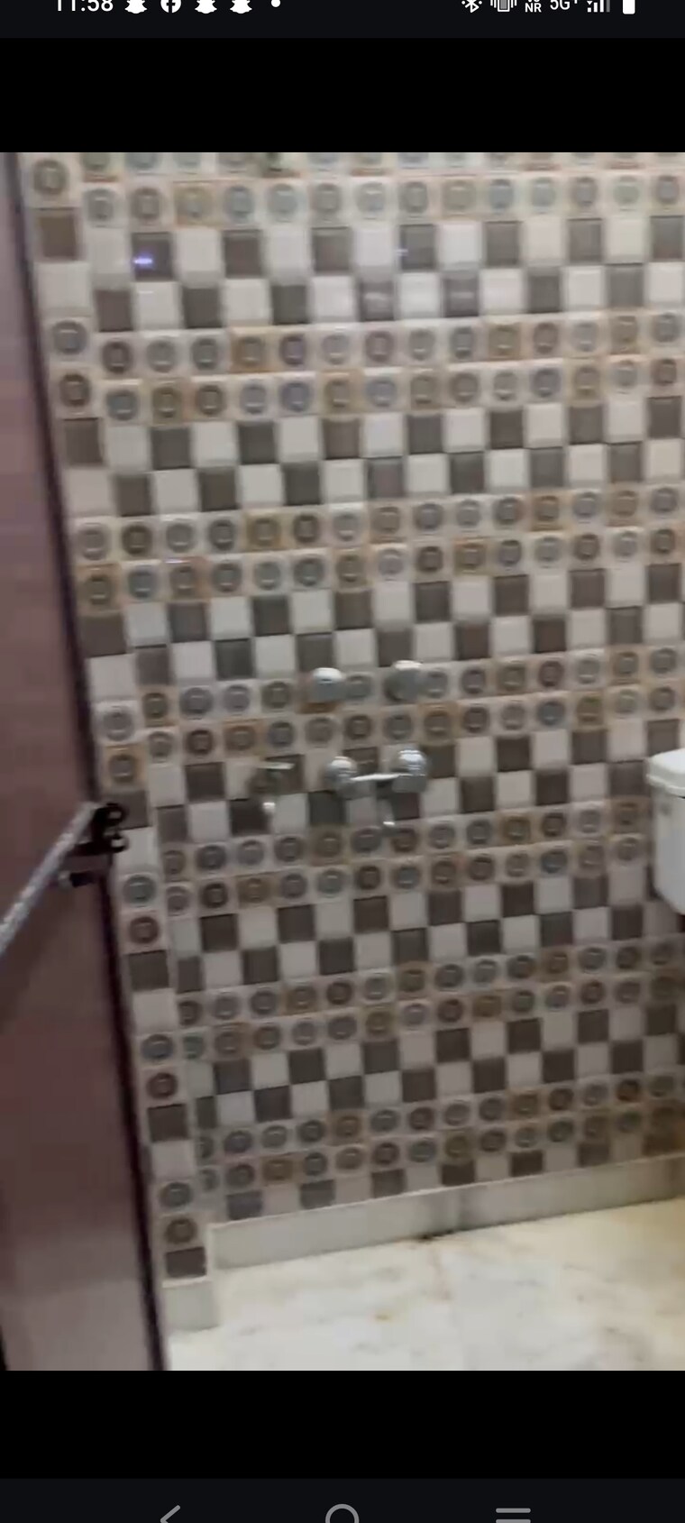 Bathroom, laxmi nagar 3 Bedroom 110 Sq.Yd. Builder Floor In Laxmi Nagar Delhi 8695835