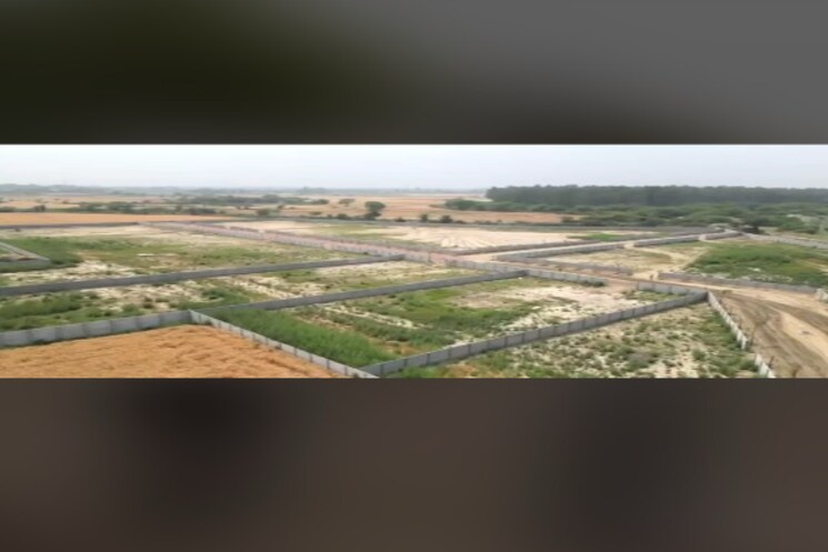 Garden, yamuna expressway  342 Sq.Yd. Plot In Yamuna Expressway Greater Noida 8695339