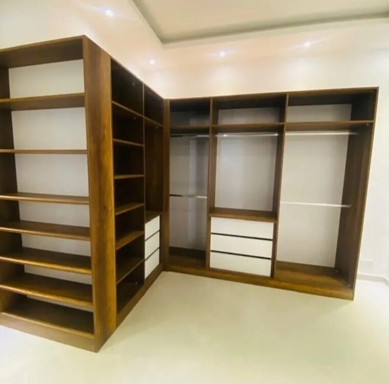 Room, sector 29 2.5 Bedroom 2250 Sq.Ft. Builder Floor In Sector 29 Faridabad 8695385