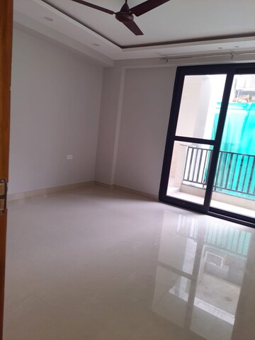 Room in 3 BHK Builder Floor at Sector 46 – for Rent