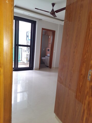 Room in 3 BHK Builder Floor at Sector 46 – for Rent