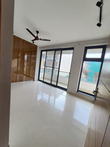 Room in 3 BHK Builder Floor at Sector 46 – for Rent
