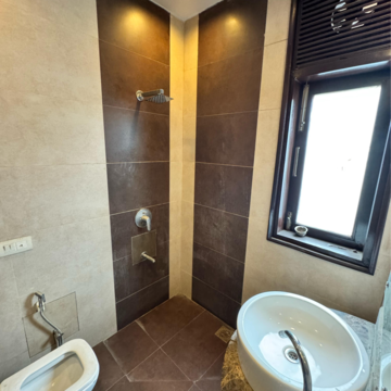 Attached Bathroom in 4 BHK Villa at Sector 23 – for Rent