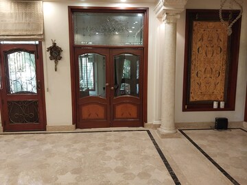 Living Room in 3 BHK Apartment at Laxmi Nagar – for Rent