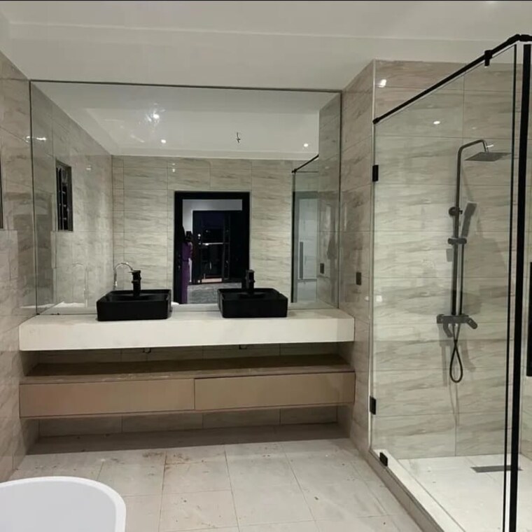 Attached Bathroom, sector 33 3 Bedroom 3150 Sq.Ft. Builder Floor In Sector 33 Faridabad 8695513